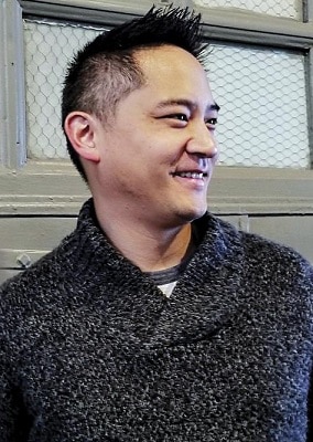Sci-fi thriller author Mike Chen