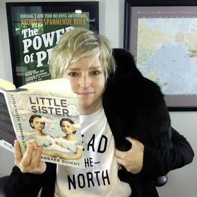 Karin Slaughter and her cat