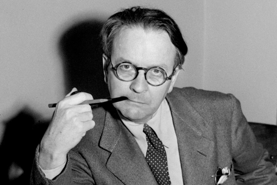 Lessons from Raymond Chandler